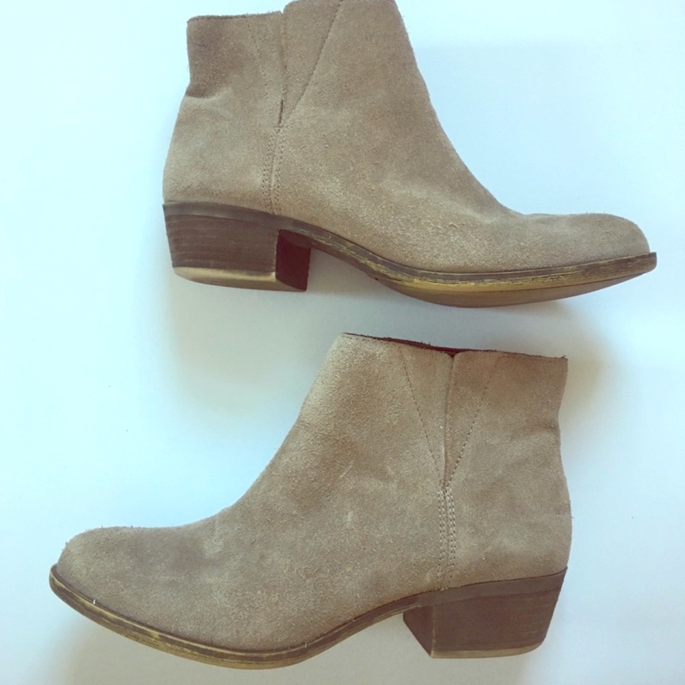 Lucky Brand tan suede ankle booties